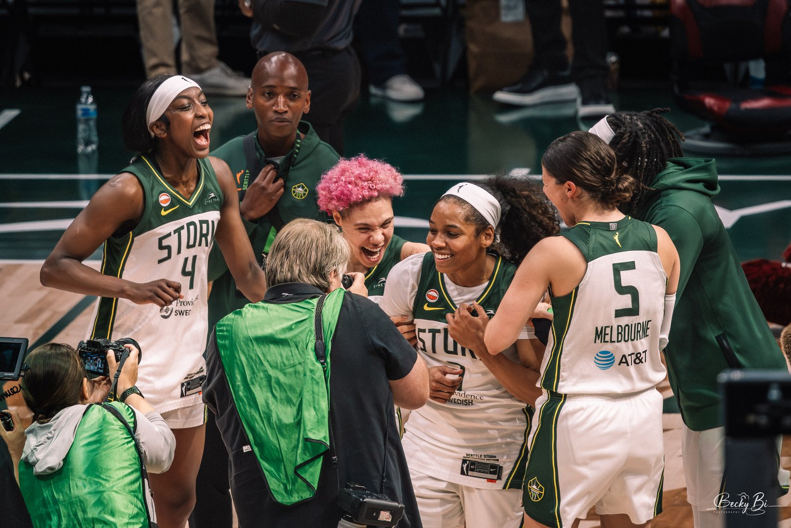 WNBA Seattle Storm VS Connecticut Sun